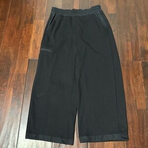Athleta Triumph Hybrid Wide Crop Pants Women Size Small Tall Black 533711-00